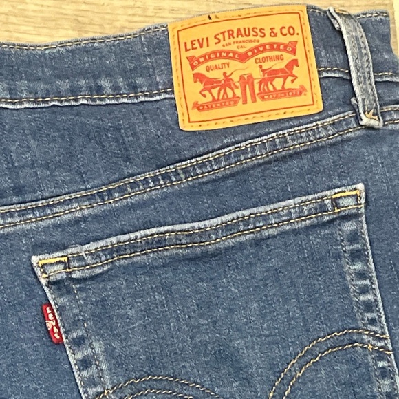 Levi's 501 Button Fly Cutoff Raw Hem Jean Shorts S58022 Right Rise Size 33 - Picture 7 of 9